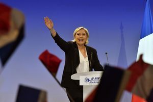 Marine Le Pen en meeting à Bordeaux, le 2 avril 2017.
