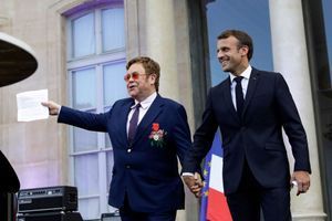 A l'Elysée, l'appel d'Emmanuel Macron et Elton John contre le sida 