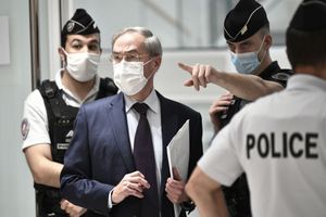 Claude Guéant, ancien ministre de l'Intérieur, à son arrivée au tribunal de Paris.