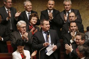 Frédéric Barbier, vainqueur de l'élection partielle du Doubs, a été acclamé mardi par ses collègues socialistes à l'Assemblée nationale.