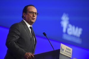 François Hollande devant les maires de France, mercredi.