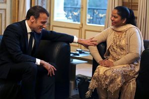 Emmanuel Macron et Asia Bibi le 28 février 2020.