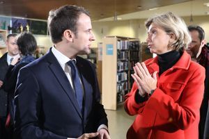 Emmanuel Macron et Valérie Pécresse aux Mureaux, en février. 