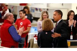  Obama au QG de la Croix Rouge à Washington.