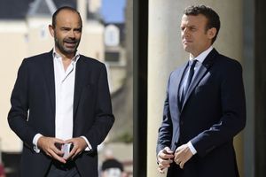 Edouard Philippe et Emmanuel Macron voient tous deux leur cote d'approbation reculer.