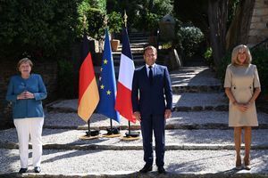Brigitte et Emmanuel Macron accueillent Angela Merkel à Brégançon