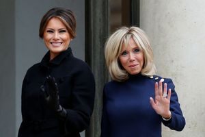 Brigitte Macron reçoit son amie Melania Trump à l'Elysée