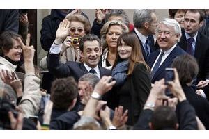  Nicolas Sarkozy et Carla Bruni lors du second tour de la présidentielle. 