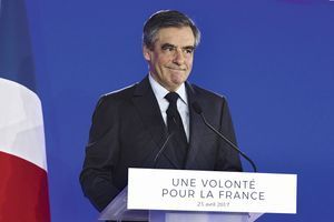 Au soir de sa défaite, François Fillon appelle à voter pour Emmanuel Macron avant de demander à la droite de « rester unie » pour les législatives. 