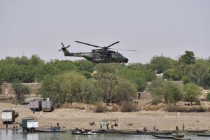 L'hélicoptère d'Emmanuel Macron lors de sa visite au Mali en mai 2017.