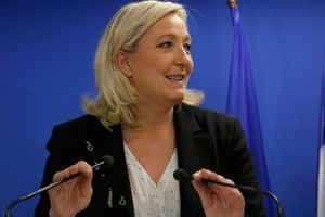 Marine Le Pen a appelé à la démission du Premier ministre Manuel Valls.