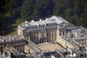 Vue aérienne du palais de l'Elysée. Plus de 800 personnes travaillent pour la présidence de la République.