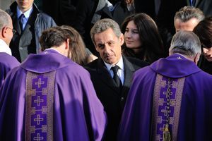 Nicolas Sarkozy à Neuilly-sur-Seine, lundi, lors des obsèques de sa mère, Andrée.