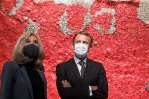 Emmanuel et Brigitte Macron fêtent la fin de la saison Africa 2020