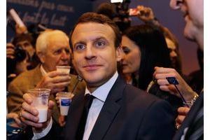 Le candidat Macron au Salon de l'Agriculture en mars 2017. 