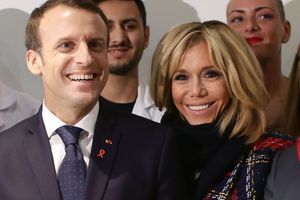 Emmanuel et Brigitte Macron ici dans un centre hospitalier de Saint-Denis le 1er décembre. 