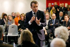 Emmanuel Macron, invité surprise d'un débat-citoyen dans la Drôme