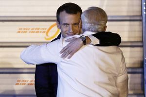 Macron-Modi, la diplomatie du câlin en partage