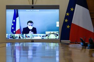 Emmanuel Macron, lundi matin lors du Conseil des ministres en visio. 