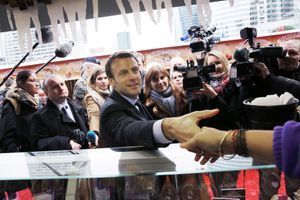 A La Défense, Emmanuel Macron veut rassurer