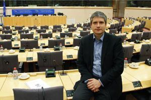 Le député Sven Giegold, ici au Parlement européen, dénonce l'hypocrisie des Etats membre qui trop souvent rejettent sur l'Union européenne des décisions prises.. par eux-mêmes