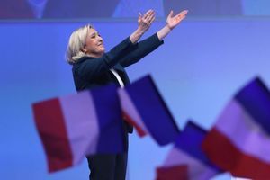 Marine Le Pen a présenté dimanche sa liste, désireuse aussi de profiter des difficultés de ses adversaires et de l'arrivée au pouvoir d'alliés en Europe.