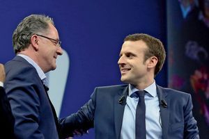 Richard Ferrand et Emmanuel Macron, lors du premier grand meeting de campagne, en décembre 2016. 