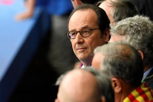 François Hollande est dans les gradins du Stade de France