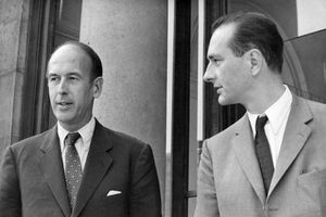 Valéry Giscard d'Estaing et Jacques Chirac, jeunes ministres, en août 1969 à l'Elysée.