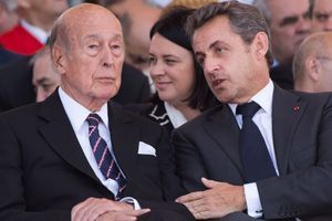 Valéry Giscard d’Estaing et Nicolas Sarkozy, à Ouistreham en 2014 pour l'anniversaire du Débarquement. 