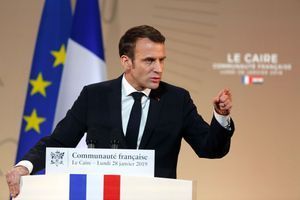 Emmanuel Macron devant la communauté française du Caire, lundi.