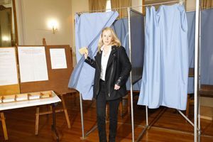 A 10 heures, dimanche, Marion Maréchal-Le Pen vote à la mairie de Carpentras. Son département, le Vaucluse, a voté massivement pour le FN.