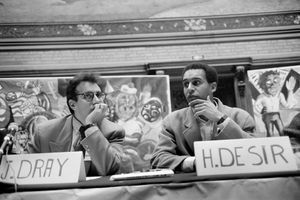 Le jeune député Julien Dray en juin 1988, avec Harlem Désir, leader de SOS Racisme, mouvement qu’ils ont cofondé.