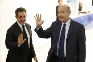 Nicolas Sarkozy, nouveau président de l'UMP, avec Alain Juppé, le 3 décembre.