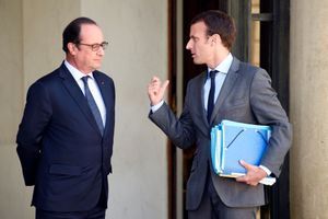 François Hollande et Emmanuel Macron sur le perron de l'Elysée (photo d'illustration)