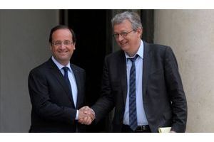  François Hollande et Pierre Laurent le 4 juin 2012 à l'issue d'une rencontre à l'Elysée. 