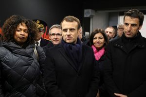 Emmanuel Macron entouré de Laura Flessel et Tony Estanguet