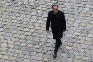 Le 27 novembre. François Hollande dans la cour des Invalides lors de la cérémonie en hommage aux victimes des attaques de Paris. 