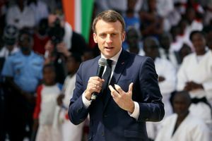 Emmanuel Macron en visite officielle en Côte d'Ivoire, samedi 21 décembre 2019. 