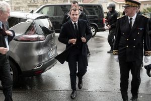 Emmanuel Macron vendredi lors d'un déplacement à Biarritz. 