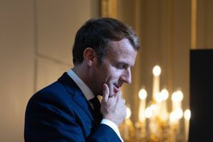 Emmanuel Macron, favori mais pas trop. 