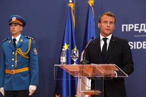 Emmanuel Macron lundi lors d'une conférence de presse à Belgrade