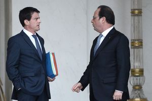 Manuel Valls et François Hollande sur le perron de l'Elysée. (photo d'illustration)