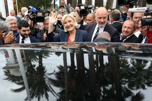 Marine Le Pen à Cannes mardi matin. 