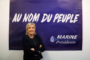 Marine Le Pen à son nouveau QG à Paris, le 16 novembre 2016.