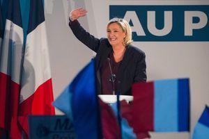 Marine Le Pen au Thor, près d'Avignon, samedi.