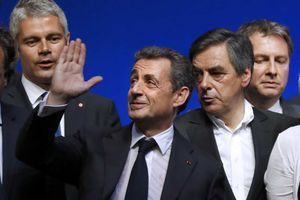 Nicolas Sarkozy et ses proches au meeting des Républicains à la Mutualité ce samedi.