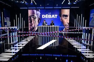 Le plateau du débat entre Jean-Luc Mélenchon et Eric Zemmour.