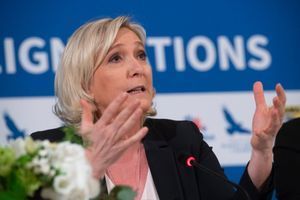 Marine Le Pen à Tallinn, en Estonie, mardi.
