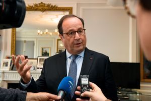 François Hollande dans son bureau parisien, mi-octobre.
